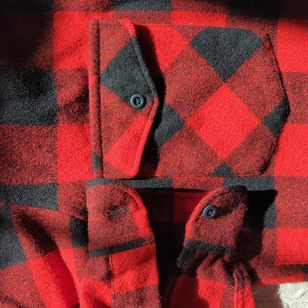 VTG Pendleton 100% Virgin Wool Outdoors Man L Red Black Buffalo Plaid Shirt USA